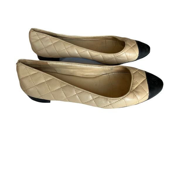 Chanel Quilted Leather Flats Size 37 Beige Black Almond Cap Toe Classic Luxury - Picture 2 of 12